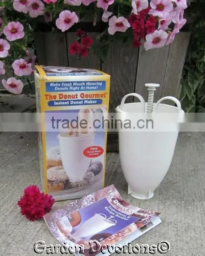HAND HELD AUTOMATIC DONUT MAKER