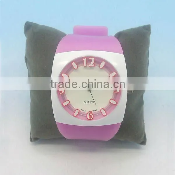 Attractive Christmas gift silicone wide band watch