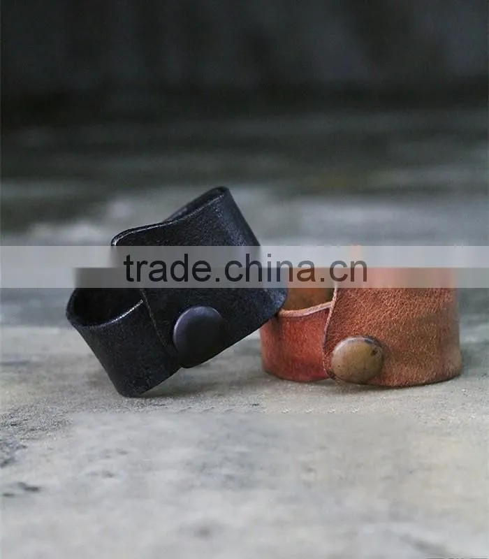 Man High Fashion Spacial Shape Snap button Genuine Waxy Leather Bracelet For Men