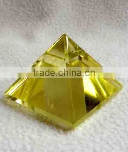 2016 New & beautiful crystal pyramid