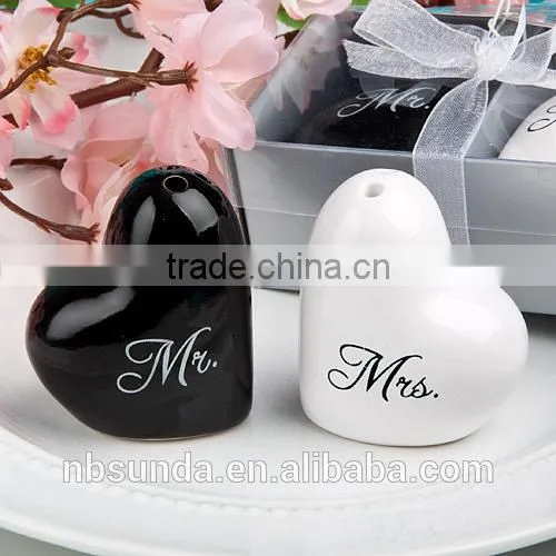 Love birds Wedding Favors Salt and Pepper Shaker