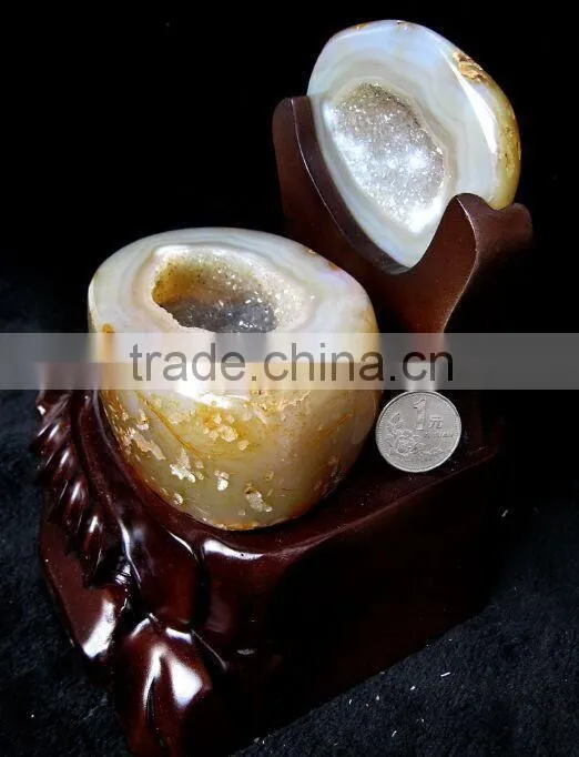 Decorative large agate quartz geode cornucopia