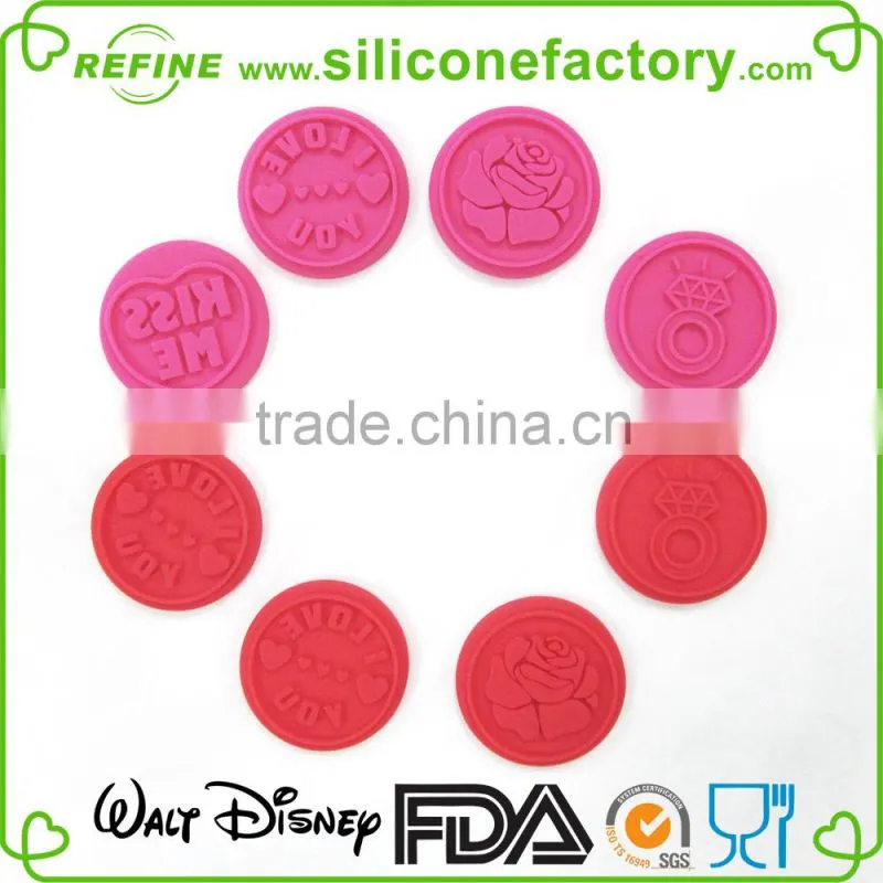 Food grade Valentine gift silicone KISS ME cookie stamp with wooden handle