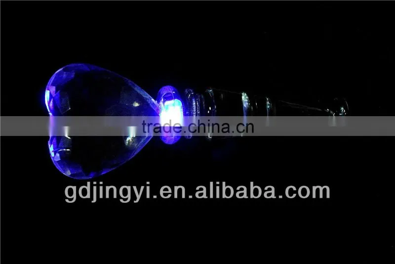 2014 dongguan new fanshion Acrylic wine stopper with color changing LED