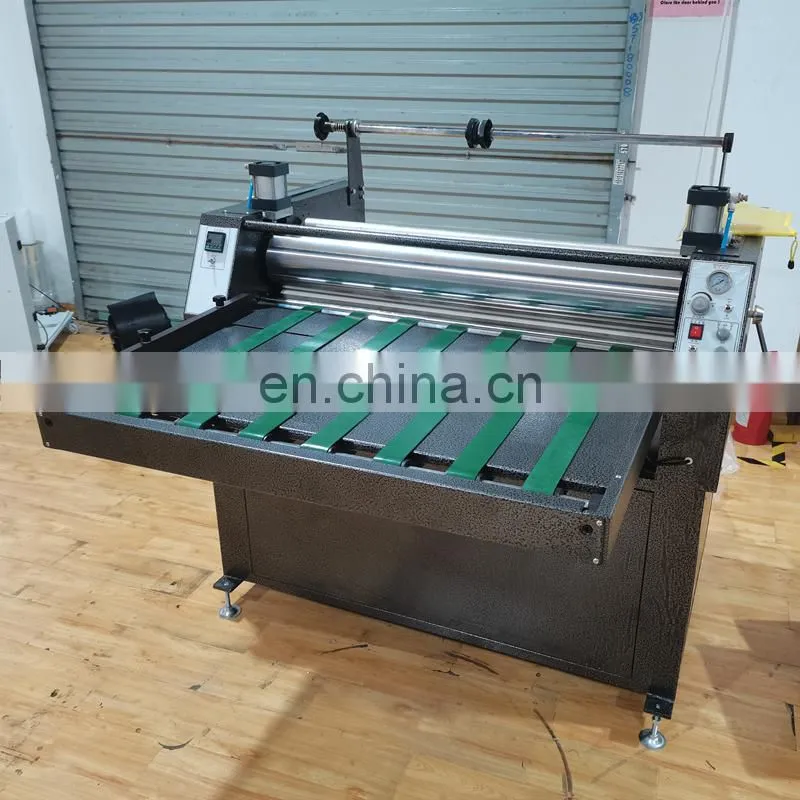 Easy operation laminating machine for foam board
