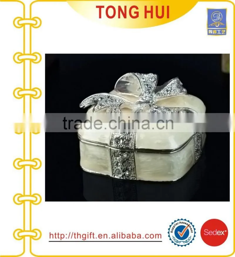 European high-grade gold-plated jewelry box painted