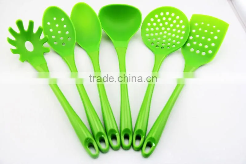 Eco-friendly food grade kitchen tools PS green handle 6 pc nylon cutlery set