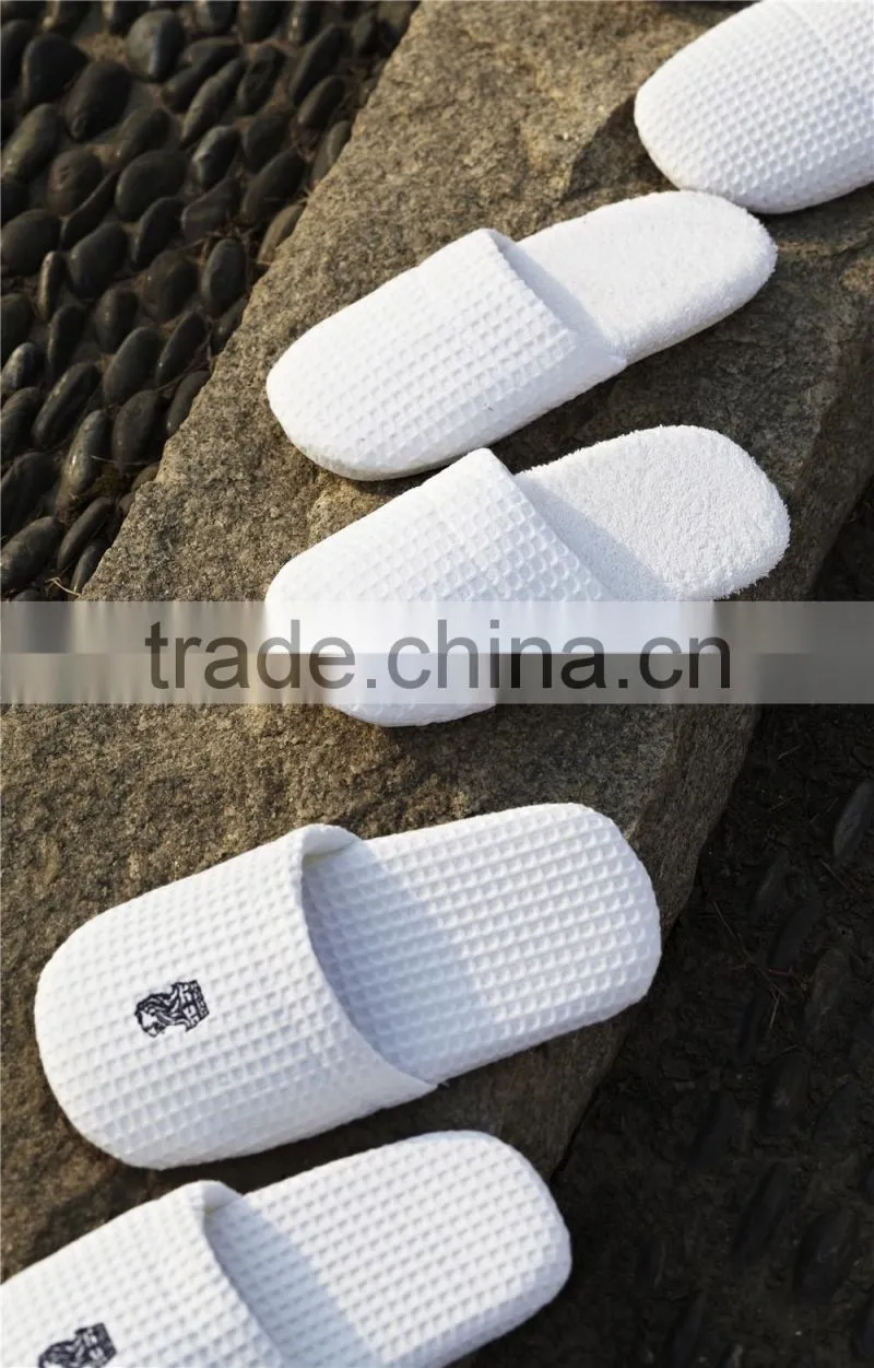 Wholesale Cheap EVA Sole Waffle Hotel Indoor White Slipper with Logo