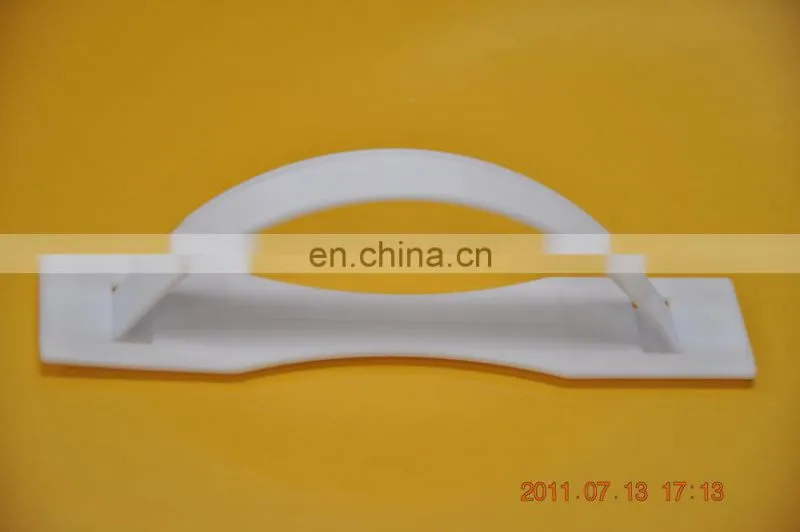 Heavy carton packing handle