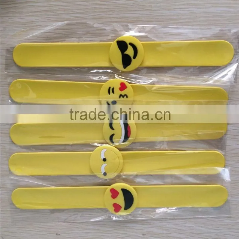 cheap custom silicone rubber slap bracelet / snap band