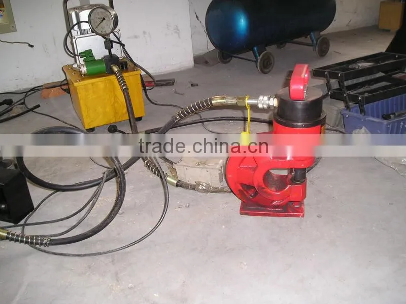 Hydraulic pin punching machine