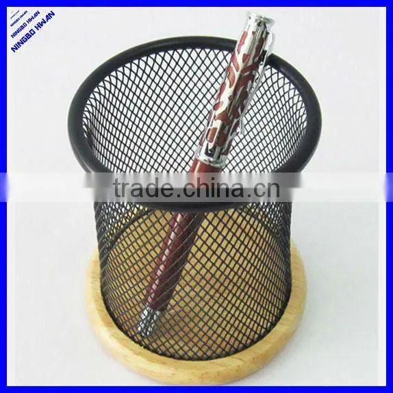 2015 new design round wire mesh pencil holder with wooden base