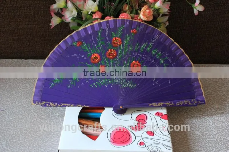 Paintedd Spanish fan with wood ribs