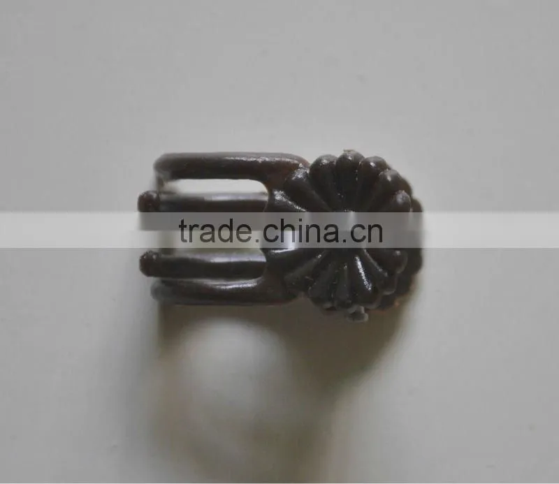 green daisy plant clip