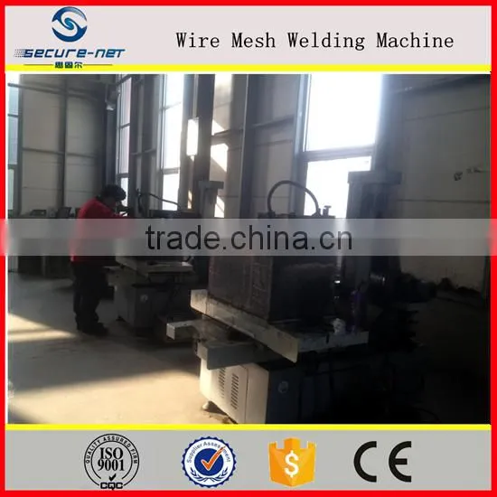 Welded wire mesh bending machine