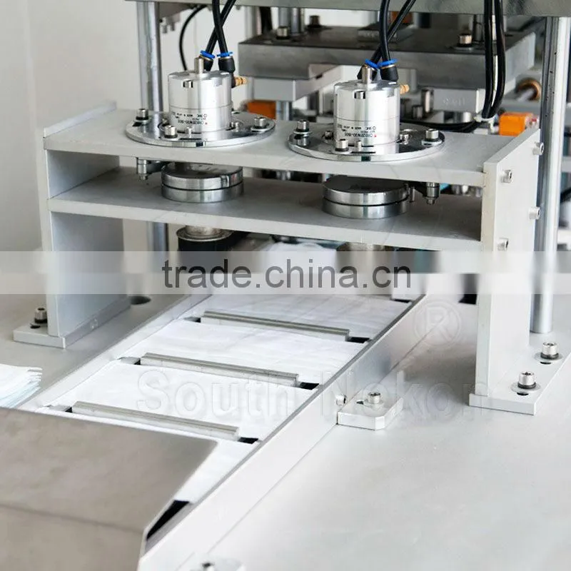 Auto feeding mask welding machine