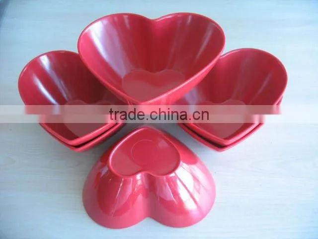 red color melamine heart bowl