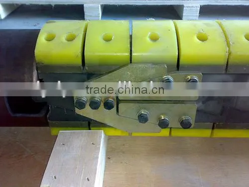 Pipe self-expanding mandrel