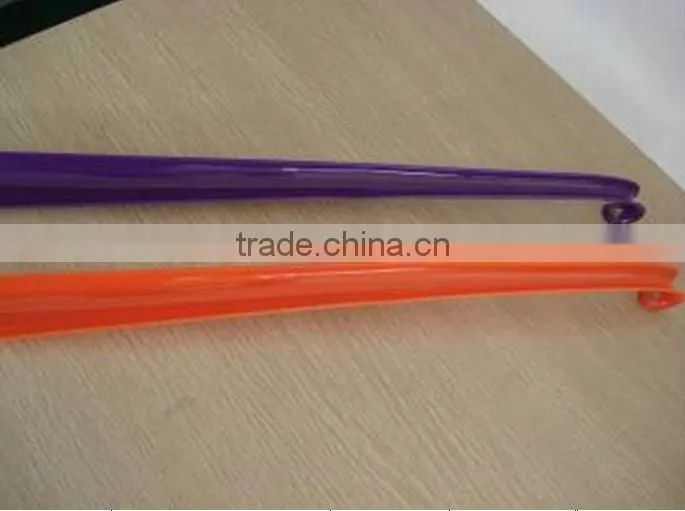 medium shoehorn