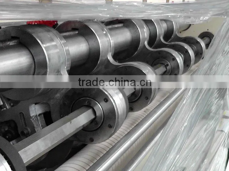 Automatic corrugated paperboard slitting scorer