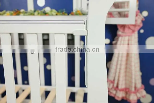Wooden foldable baby cot