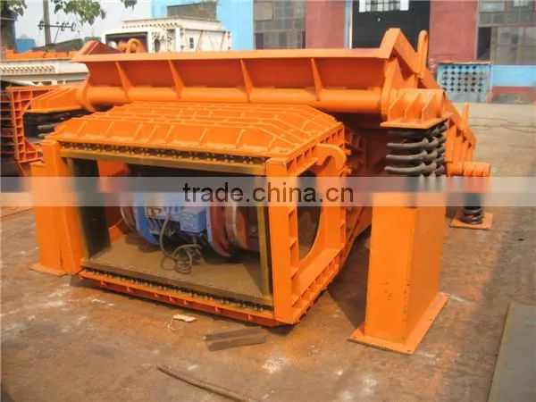 Vibrating feeder mining machine for coal mine