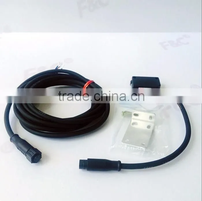 40cm sensing range small retangular PNP diffuse photoelectric sensor