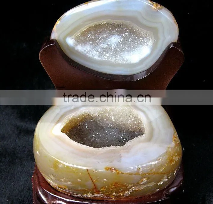 Decorative large agate quartz geode cornucopia