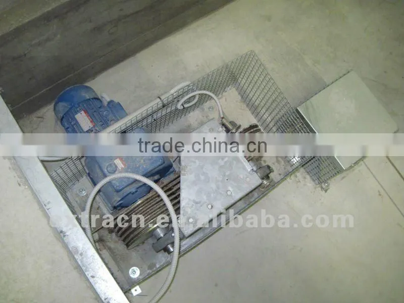 Manure scrapper for pig and rabbit farm