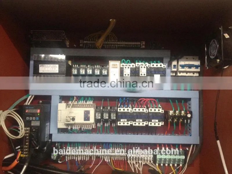 Metal sheet forming hydraulic press machine