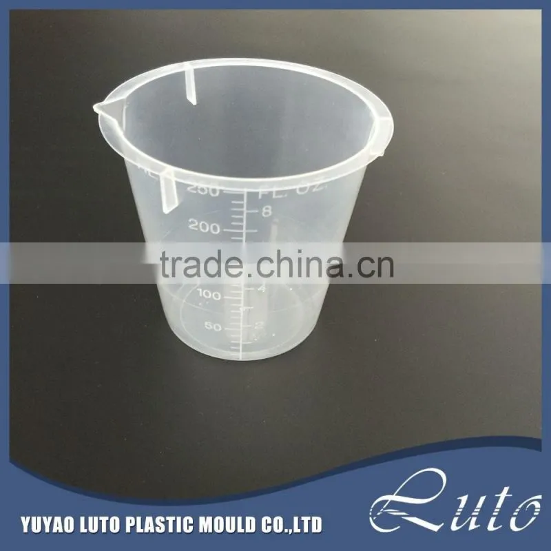 Plastic 250ml disposable transparent medical measuring cup