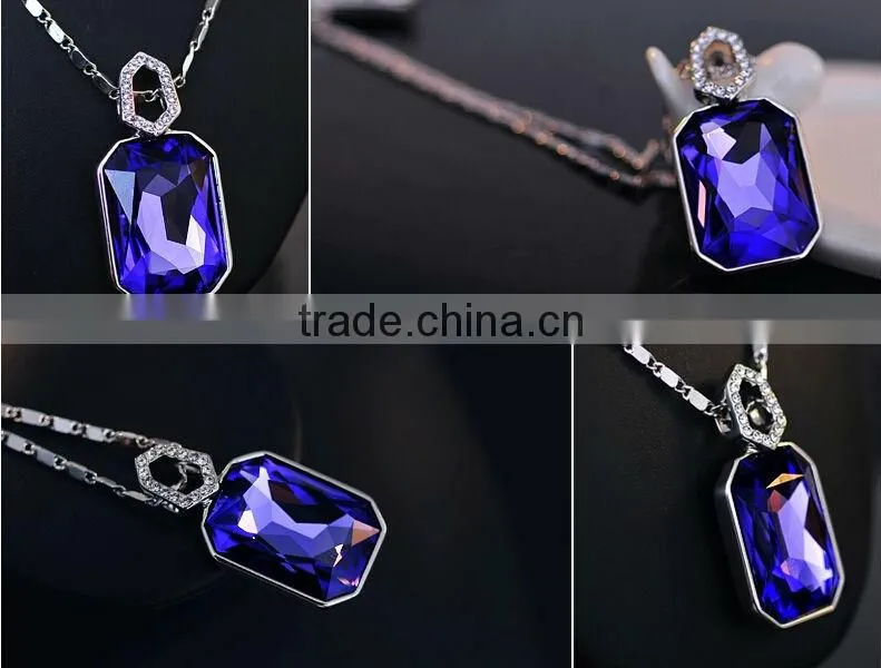 charming crystal earing pendant