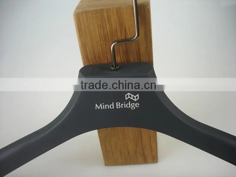 IMY-529 black jacket rubber hangers for wholesale