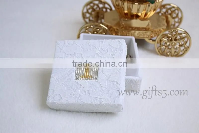 Personalizedwedding jewelry boxes with beaded name plate of I