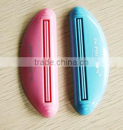 15060303 Plastic Back Scratch with Shoehorn