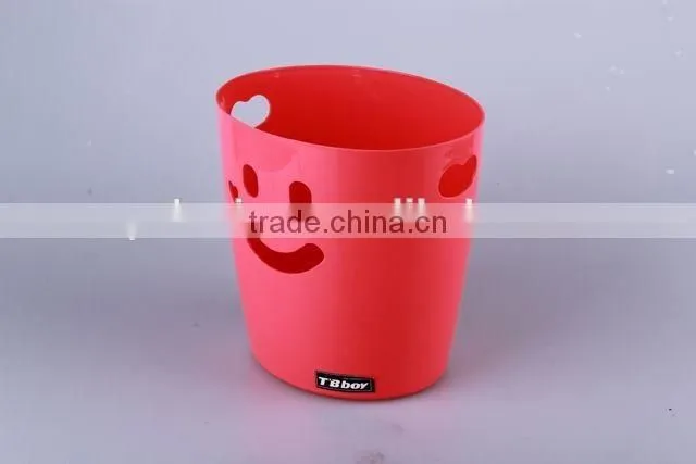 Hollow Out Smiling Face Plastic Trash Can Household Garbage Can/Rubbish Bin