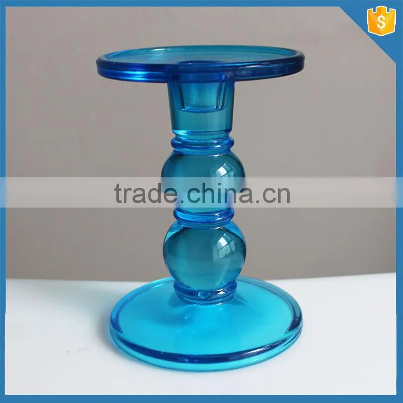 Decorative traditional pillar-shaped design candle stands for dining table