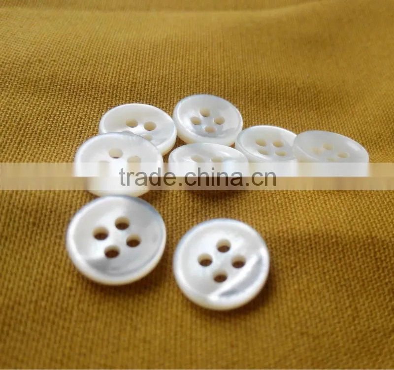Top Class Fancy Natural 4 Holes 18L White Mother of Pearl Carving Shell Shirt Button in Bowl Shape
