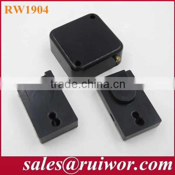 Magnetic retractor protection antitheft set out stand sample window