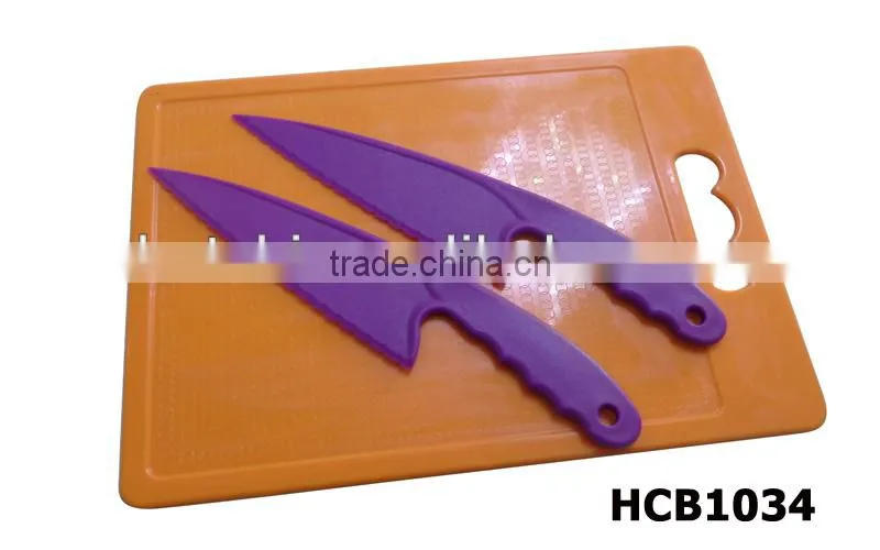 plastic bread board with bread knife