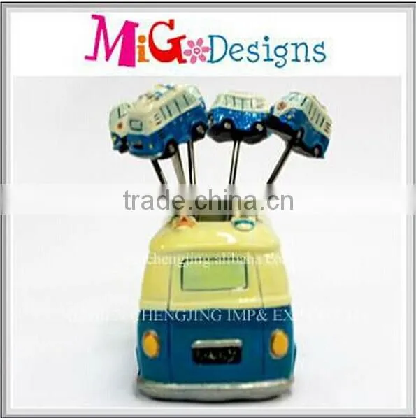 Polyresin Decorative Fruit Fork Top Sales Cup Cake Shape