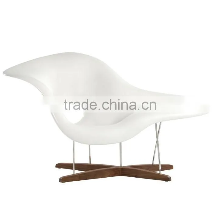 replica relaxing fiberglass materail stainless steel and solid wood frame lounge chair ,white color rocking la chaise