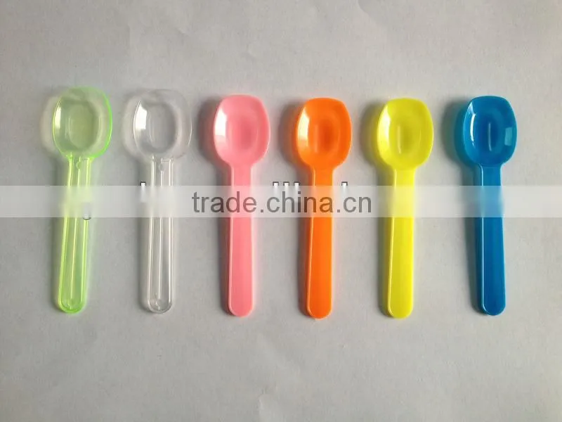 disposable ice cream bowl and colored plastic ice cream scoop spoon set