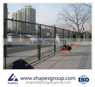 protacting wire mesh fence