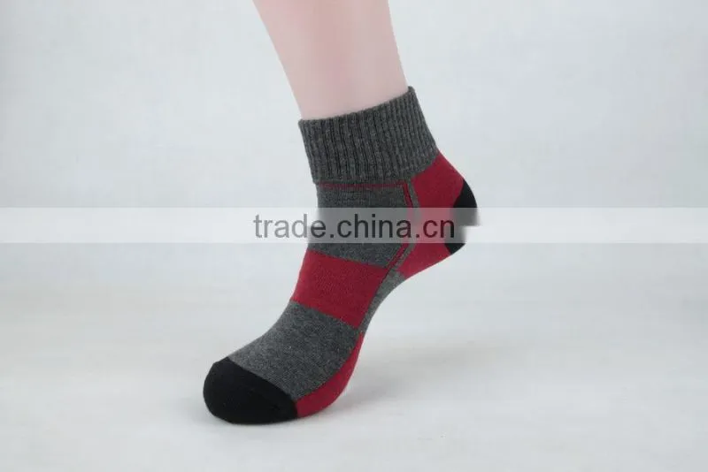 Hot selling custom cotton sport socks men socks
