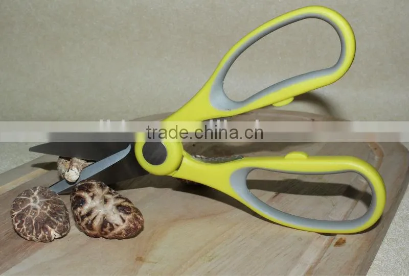 Practical Cheap Kitchenware with Nut Cracker