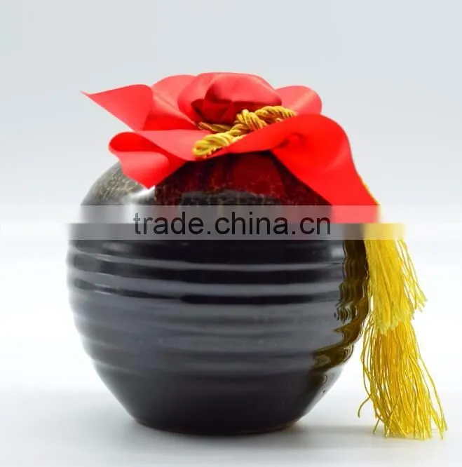 2016 New hot stocked matte ceramic jar with wooden lid