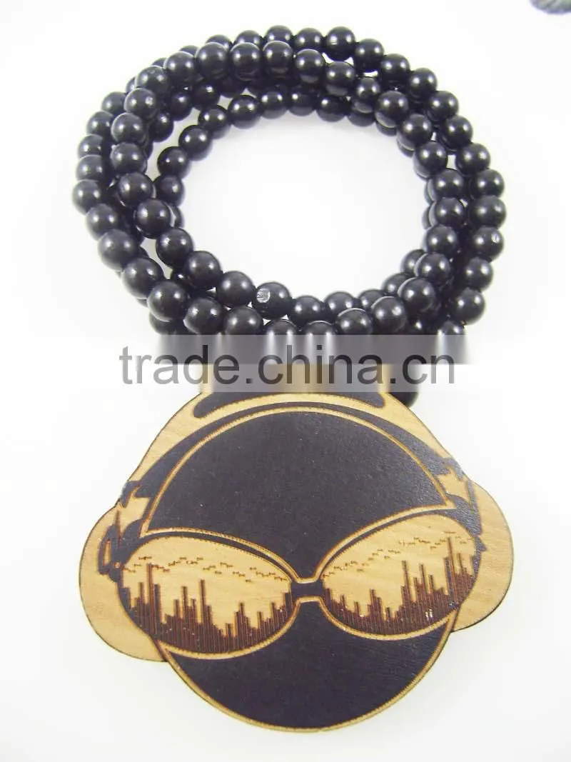 2015 custom fashion wooden beads necklaces made in china