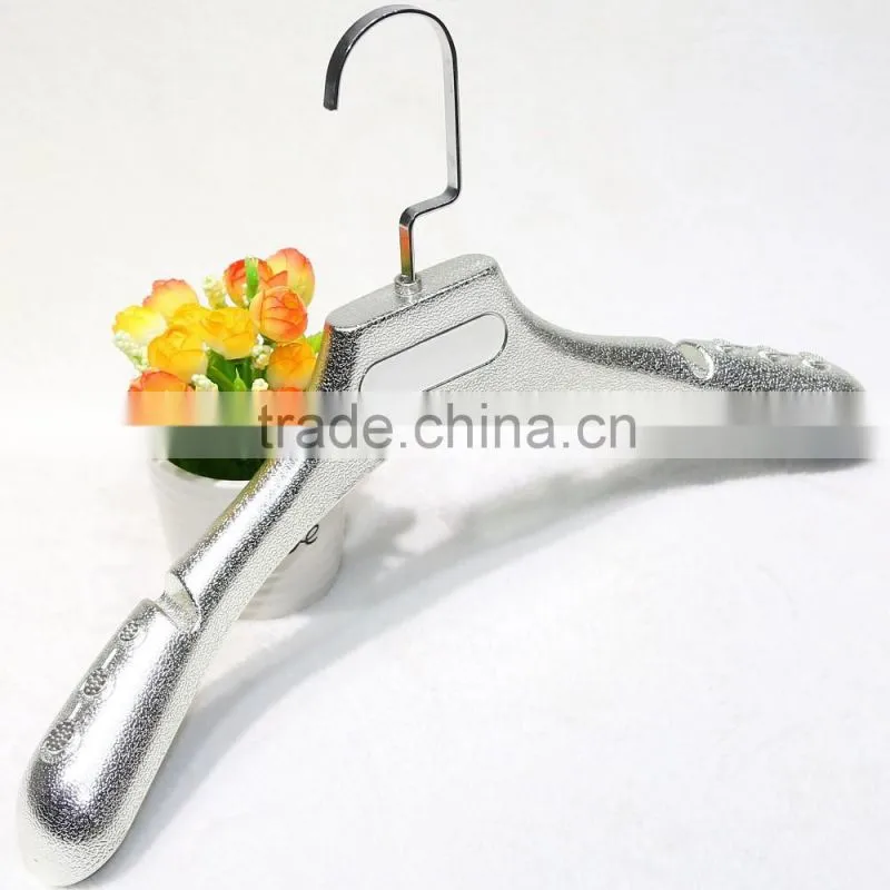 Laundry plastic hanger for wet clothes for display