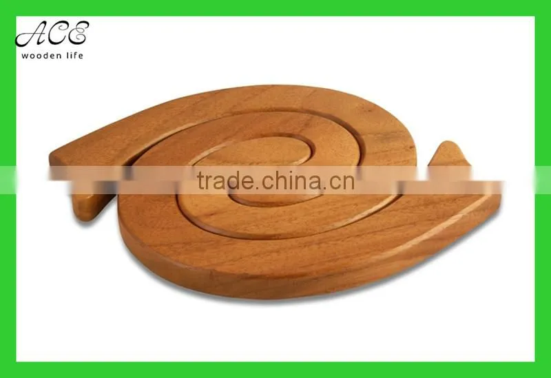 Snake shape hot wooden trivet